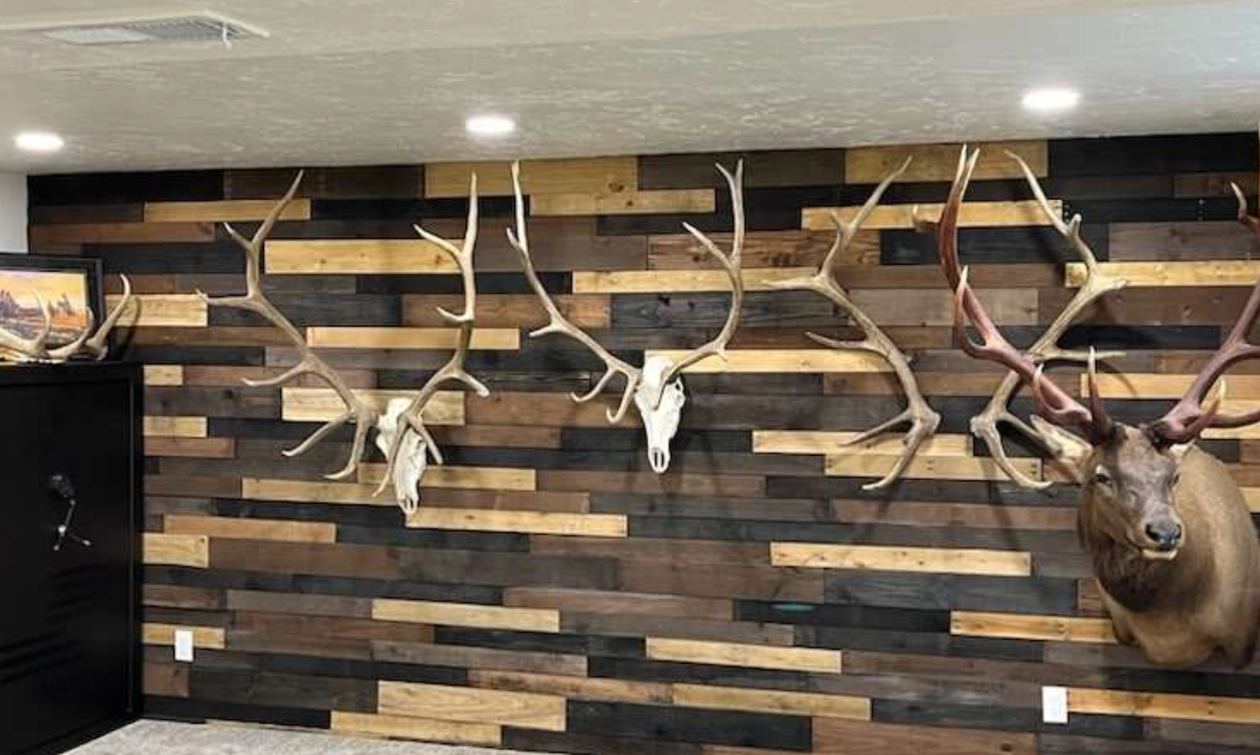 Reclaimed Pallet Walls for trophy mounts 3
